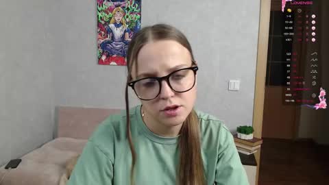 Snapshot of violetwin chatting on September 24, 2025, 6:11 pm Violet online show from September 24, 2025, 6:11 pm