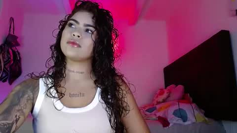 Snapshot of violetwitch05 chatting on February 16, 2025, 11:05 pm Violet online show from February 16, 2025, 11:05 pm