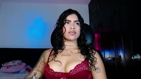 Snapshot of violetwitch05 chatting on October 1, 2025, 1:33 am Violet online show from October 1, 2025, 1:33 am