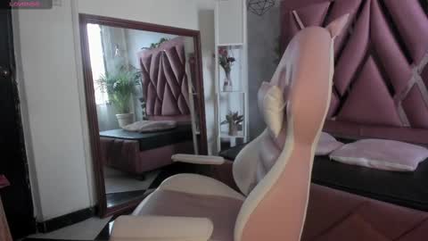 Snapshot of viollettaa_ chatting on March 12, 2025, 10:17 pm Violetta online show from March 12, 2025, 10:17 pm