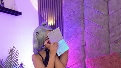 viollettebylyly online show from April 8, 2026, 12:27 pm