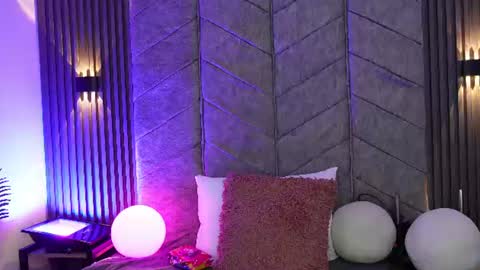 viollettebylyly online show from June 28, 2026, 1:06 pm