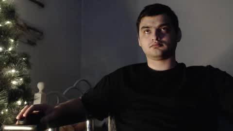 Snapshot of virgil____ chatting on December 17, 2024, 12:00 pm virgil____ online show from December 17, 2024, 12:00 pm