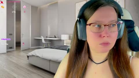 Victoria Romans online show from April 9, 2026, 10:37 pm