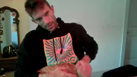 Snapshot of vislaxxx chatting on November 10, 2025, 8:19 pm Pachinko De Gallo online show from November 10, 2025, 8:19 pm