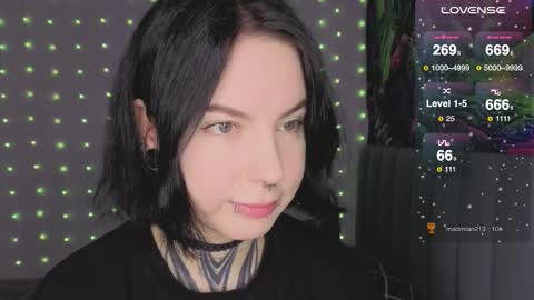 Snapshot of vivi__squirrel chatting on February 10, 2026, 5:22 am Vivi online show from February 10, 2026, 5:22 am