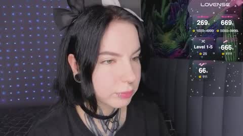 Snapshot of vivi__squirrel chatting on February 13, 2026, 11:23 pm Vivi online show from February 13, 2026, 11:23 pm