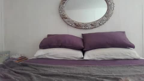 Snapshot of vivi_bee chatting on December 13, 2024, 1:44 pm vivian online show from December 13, 2024, 1:44 pm