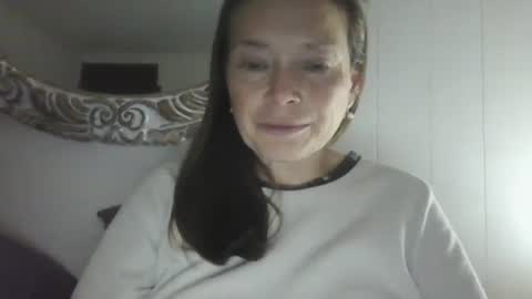 Snapshot of vivi_bee chatting on September 27, 2025, 1:21 am vivian online show from September 27, 2025, 1:21 am