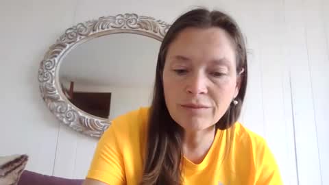 Snapshot of vivi_bee chatting on October 21, 2025, 5:02 pm vivian online show from October 21, 2025, 5:02 pm