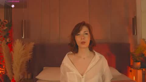 Snapshot of vivi_west chatting on April 18, 2026, 6:01 pm vivi_west online show from April 18, 2026, 6:01 pm