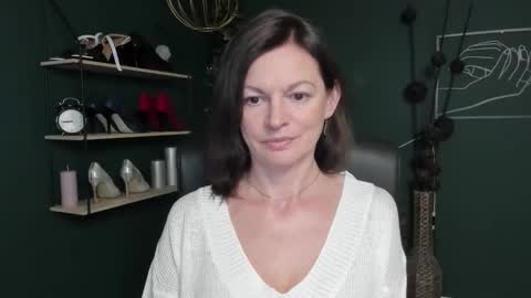 Snapshot of vivian_dream chatting on September 24, 2025, 8:28 am Vivian online show from September 24, 2025, 8:28 am