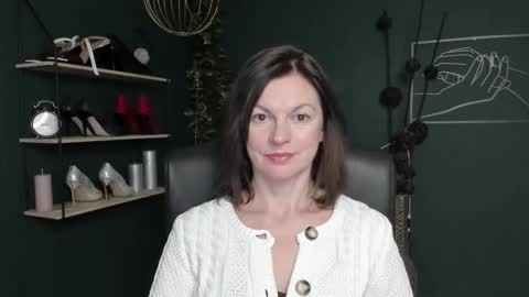 Snapshot of vivian_dream chatting on October 10, 2025, 7:51 am Vivian online show from October 10, 2025, 7:51 am