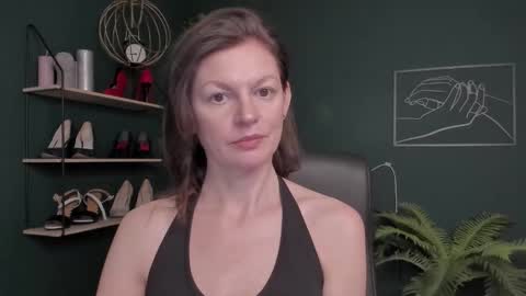 Snapshot of vivian_dream chatting on November 11, 2025, 12:16 pm Vivian online show from November 11, 2025, 12:16 pm