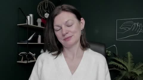 Vivian online show from February 17, 2026, 7:05 am