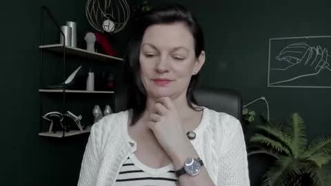 Vivian online show from February 25, 2026, 7:51 am