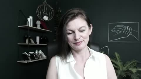 Snapshot of vivian_dream chatting on June 9, 2026, 6:36 am Vivian online show from June 9, 2026, 6:36 am