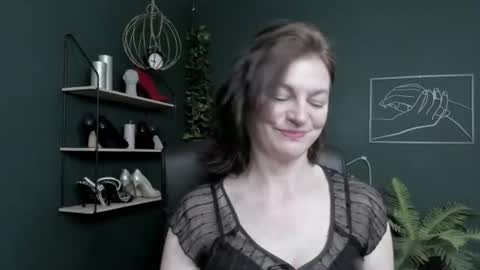 Snapshot of vivian_dream chatting on June 11, 2026, 6:44 am Vivian online show from June 11, 2026, 6:44 am