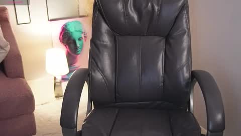 Vivian Evans online show from March 12, 2026, 12:50 am