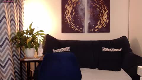 Vivian online show from October 9, 2025, 6:17 pm