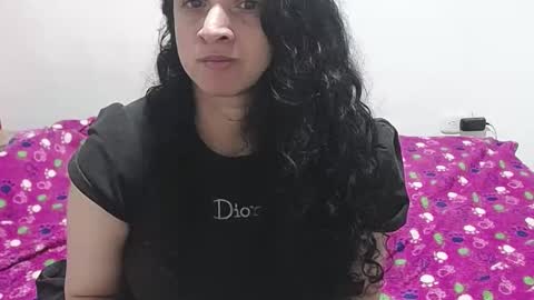 Snapshot of vivian_walt_ chatting on December 18, 2024, 6:10 am melissa online show from December 18, 2024, 6:10 am