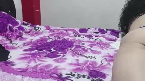 Snapshot of vivian_walt_ chatting on February 4, 2025, 5:55 pm melissa online show from February 4, 2025, 5:55 pm