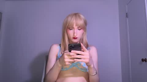Snapshot of vivianlayxxx chatting on June 17, 2026, 12:46 am vivian layy online show from June 17, 2026, 12:46 am