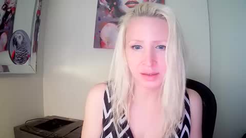 Vivians Roses online show from December 1, 2025, 5:07 pm