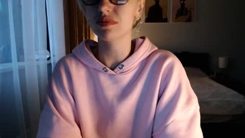 Snapshot of vivica_coke chatting on March 4, 2025, 5:32 am VI online show from March 4, 2025, 5:32 am