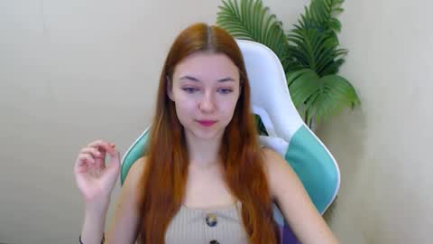 Snapshot of vivien_leight chatting on January 15, 2025, 7:44 pm Vivien online show from January 15, 2025, 7:44 pm