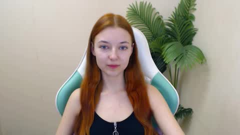 Snapshot of vivien_leight chatting on February 17, 2025, 4:15 pm Vivien online show from February 17, 2025, 4:15 pm