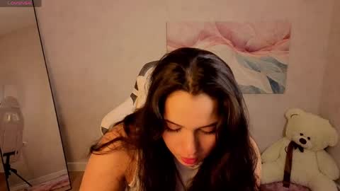 vivien_ross online show from May 5, 2026, 1:46 am
