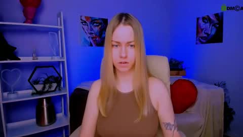 Snapshot of vivienne_sweet chatting on February 26, 2025, 10:15 am Vivi online show from February 26, 2025, 10:15 am