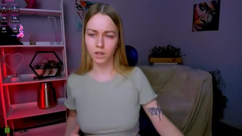 Snapshot of vivienne_sweet chatting on March 3, 2025, 8:21 pm Vivi online show from March 3, 2025, 8:21 pm