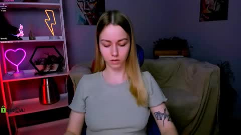 Snapshot of vivienne_sweet chatting on March 3, 2025, 11:24 pm Vivi online show from March 3, 2025, 11:24 pm