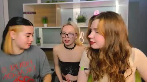 vivy_star online show from February 27, 2026, 8:20 pm