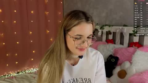 vivyboo111 online show from February 4, 2026, 7:42 pm