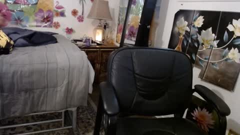 Snapshot of vixenfyre chatting on December 5, 2024, 6:33 pm Vixen Fyre online show from December 5, 2024, 6:33 pm