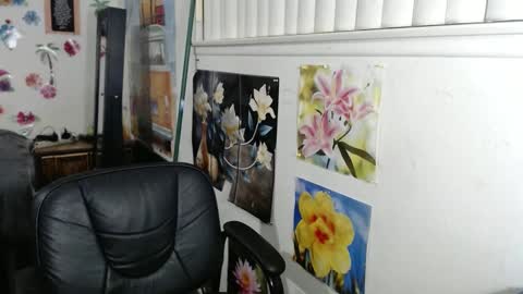 Snapshot of vixenfyre chatting on December 19, 2024, 5:40 am Vixen Fyre online show from December 19, 2024, 5:40 am