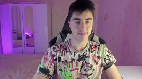 Snapshot of vlad1605 chatting on January 12, 2025, 12:39 am Martin online show from January 12, 2025, 12:39 am