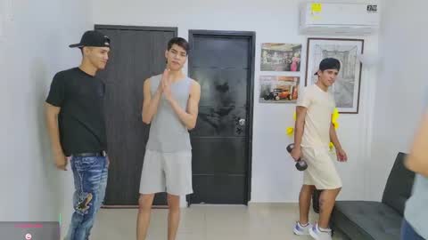 voyeurism_guys online show from May 27, 2026, 10:51 pm