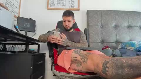 Snapshot of vyxen_ chatting on February 13, 2026, 2:24 pm vyxen_ online show from February 13, 2026, 2:24 pm