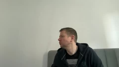 Snapshot of w919 chatting on May 18, 2026, 12:55 pm V online show from May 18, 2026, 12:55 pm