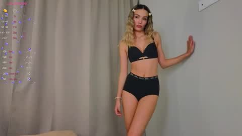 Nicole  Johny online show from November 26, 2025, 8:21 pm