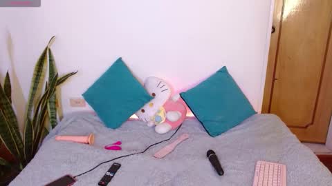 Snapshot of w_kittycat chatting on November 21, 2025, 9:46 pm kitty SUPORT ME AND MY BABY SINGLE MOMY online show from November 21, 2025, 9:46 pm