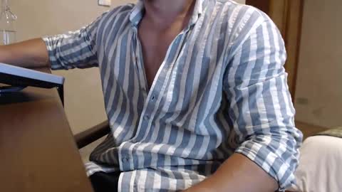 Snapshot of w_witcher chatting on March 9, 2025, 4:49 am w_witcher online show from March 9, 2025, 4:49 am