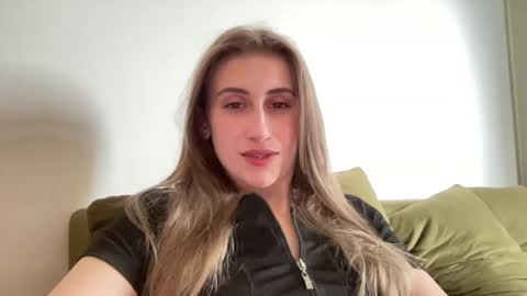 Snapshot of walkiria19 chatting on June 14, 2026, 12:18 pm walkiria19 online show from June 14, 2026, 12:18 pm