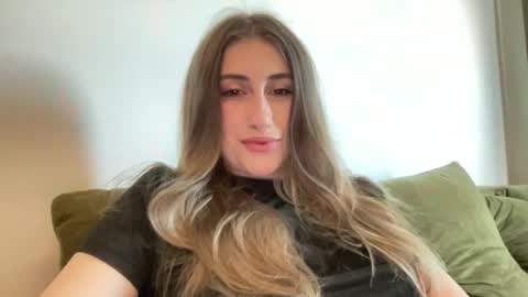 Snapshot of walkiria19 chatting on June 19, 2026, 5:01 am walkiria19 online show from June 19, 2026, 5:01 am