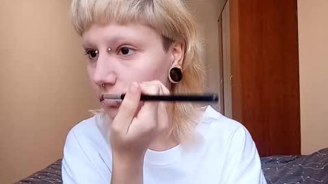 Snapshot of wandabeese chatting on October 31, 2025, 12:06 pm Lilly online show from October 31, 2025, 12:06 pm