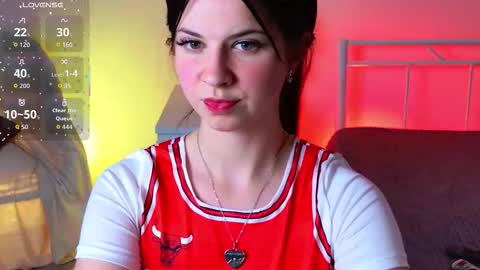 Snapshot of wander_waves chatting on October 12, 2025, 8:41 pm Wanda online show from October 12, 2025, 8:41 pm